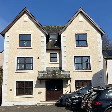 Holiday home Cedarfells, Hewetson Court, With Parking *